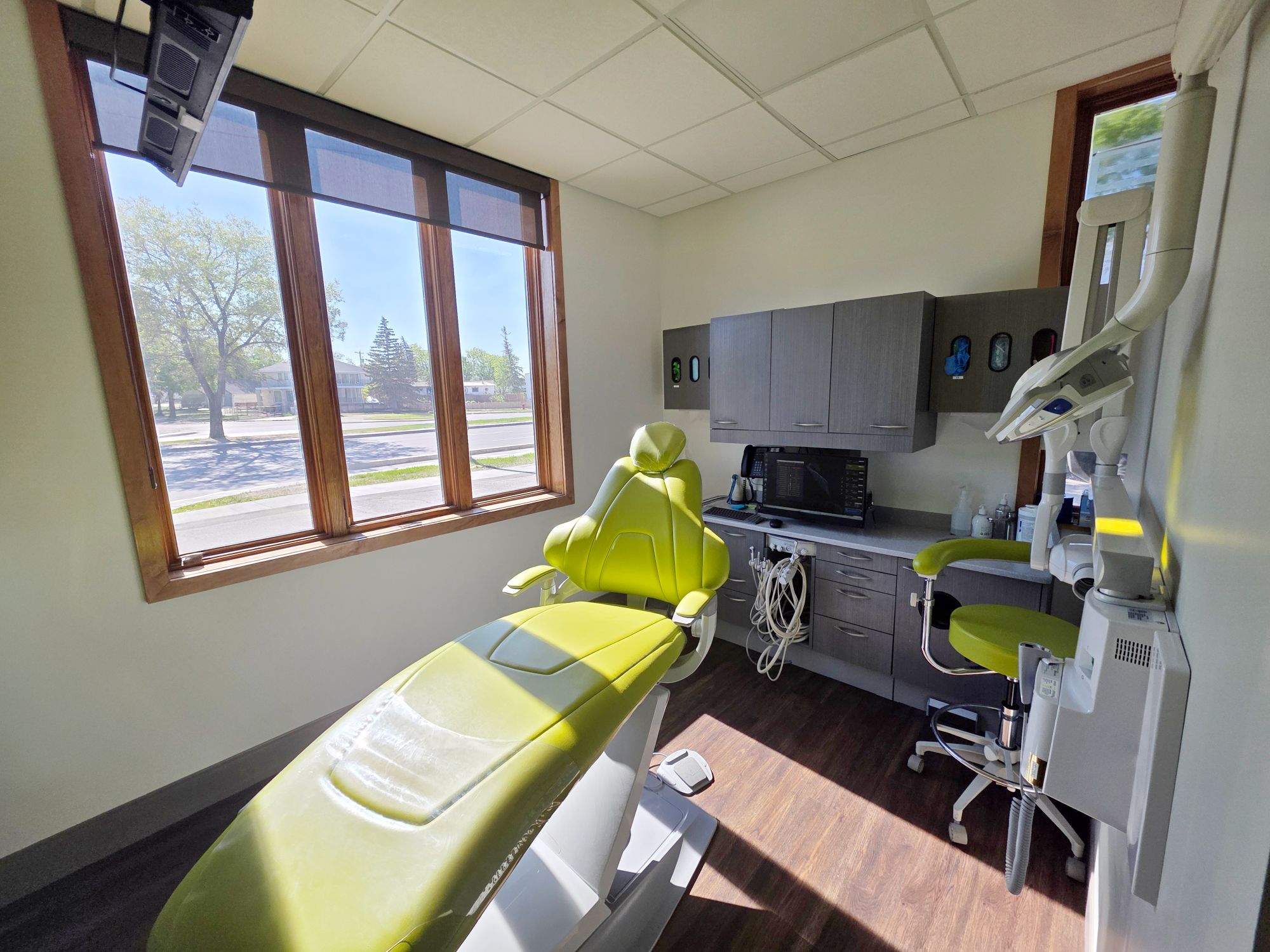  dental Chair and procedure room at Greenwoods Dental Pembina 
